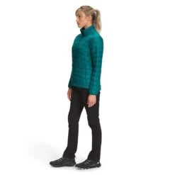 The North Face Thermoball Eco Jacket - Women's 29 The North Face Thermoball Eco Jacket - Women's -Ski Series fw22 nf0a5gld bj5 model34